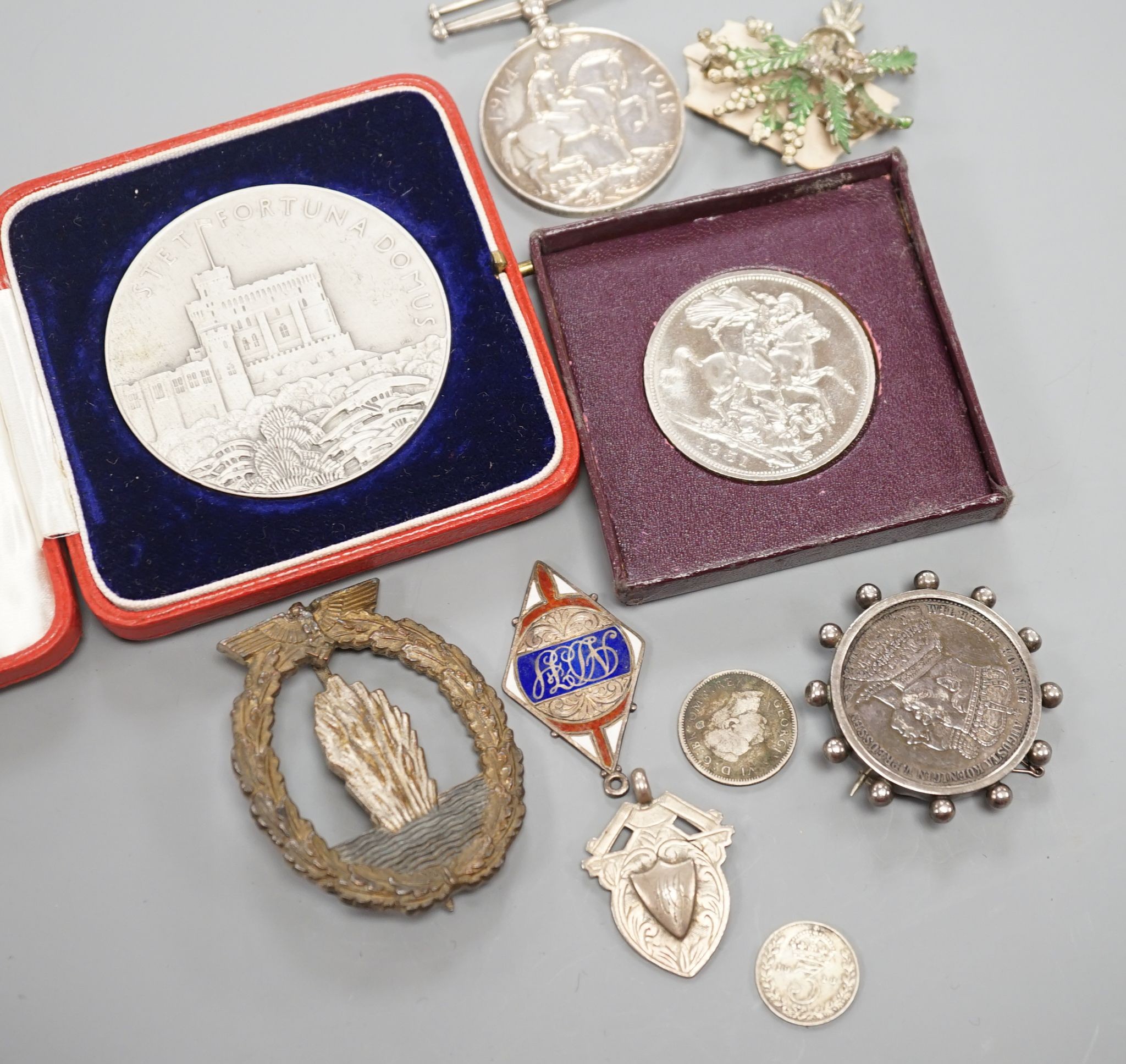 Badges, medals etc. to include a great war medal 268400 PTE. W. DRIVER. WORC. R., a George V and Queen Mary silver jubilee medal, cased and a third Reich badge